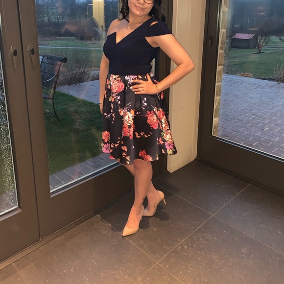 Gorgeous Fit and flare dress - Picture 2 of 2